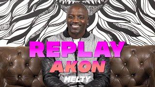 AKON - Lonely, Smack That, ses plus grands tubes racontés dans REPLAY