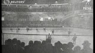 GERMANY: Ice Hockey in the Sportpalast rink in Berlin (1929)