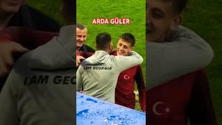 Gürcü görevli maç sonunda Arda Güler’e sarılıyor