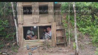 merenovasi shelter bambu bertingkat,agar nyaman camping bersama anak dan istri