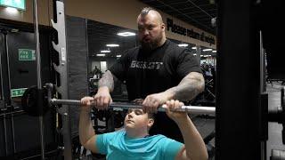 Eddie Hall Helps Make A Wish Kid With Smith Machine