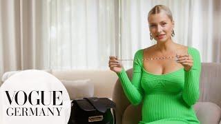 Lena Gercke öffnet ihre Tasche – mit Balenciaga-Kartenetui & Schnuller | In the Bag | VOGUE Germany