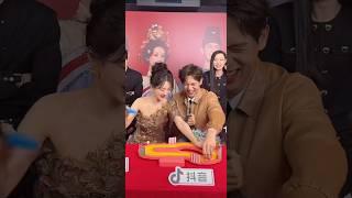 #YangZi & #LiXian trying not to let each other win - #FlourishedPeony #国色芳华 livestream #杨紫 #李现