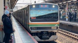 E231系1000番台ﾔﾏU-585編成が回送電車として赤羽駅4番線を通過するシーン（回2531M）2024.12.15.9:35