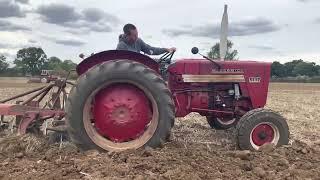 McCormick IH 523 with B1-32 plough