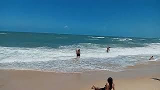 Maré alta e baixa na praia Fortaleza