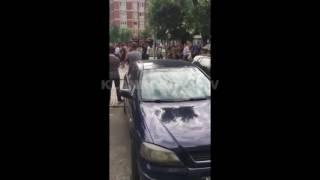 Qytetarët e përcjellin Armelën për në banesën e saj të fundit - 26.07.2016 - Klan Kosova