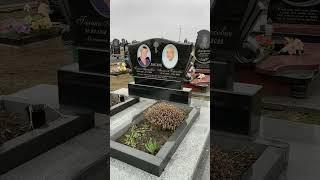 Двойной памятник с цветными портретами | Подвійний памʼятник з кольоровими портретами