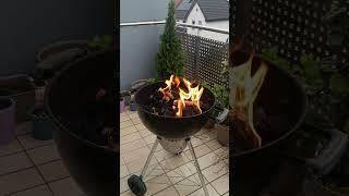 Wir haben heute auf dem Balkon gegrillt )