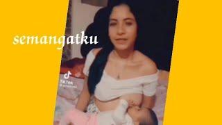 ibu muda menyusui bayi