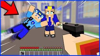 CEREN IS JUMPING IN FRONT OF KEREM WHILE ASLI IS SHOOTING THE POLICE!  - Minecraft