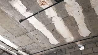 هل تمديد مواسير الكهرباء تحت البلاط أفضل ام داخل صبة السقف عند وجود سقف مستعار ؟