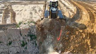 So amazing! Converting uneven land into level land by SHANTUI Bulldozer driver's skilled.