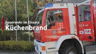 Feuerwehr bei Küchenbrand in einem Mehrparteienwohnhaus in Vöcklabruck im Einsatz