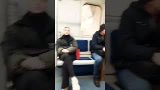 ЛЮДИ В ВАГОНЕ МЕТРО МОСКВЫ | PEOPLE IN A SUBWAY CAR IN MOSCOW | POBL MEWN CAR ISFFORDD YM MOSCOW