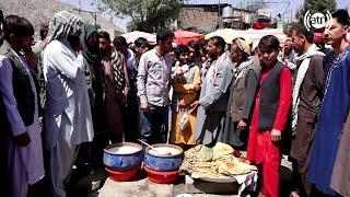 Roadside Dogh and Bolani seller at Sar-e-Chawk, Kabul / دوغ و بولانی فروشی کنار جاده در سر چوک، کابل