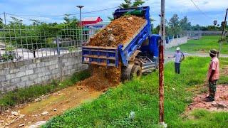 Complete100% Filling Land Construction Bulldozer KOMAT'Su D20A pushing stone Rebuild road, Landfill