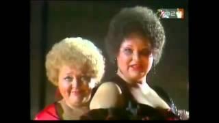 Csala Zsuzsa & Mányai Zsuzsa - Hordunk bugyit [Baccara parody] [HD]