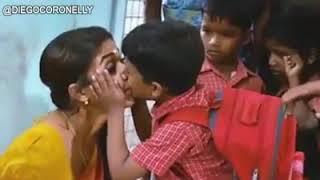 Niño hindú besa a su hermosa profesora