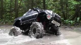 RC ADVENTURES - Mudding w/a TAMiYA TUNDRA High-lift 4x4 in the Swamp