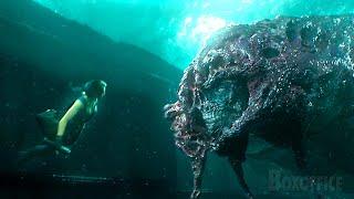 Джилл Валентайн сражается с зомби Кайдзю под водой | Обитель зла: Остров смерти | отрывок