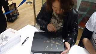 Yoji Shinkawa's Art & Hideo Kojima signing my PS3 at UNIQLO
