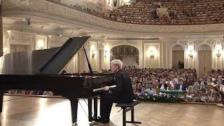 Alexander Malofeev plays Rachmaninoff Etude Op.39 No.6 "Little Red Riding Hood"