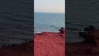 ساحل رویایی هرمز ، ساحل سرخ و بعد ساحل نقره‌ای Red Beach and Then Silver Beach in Hormoz Island