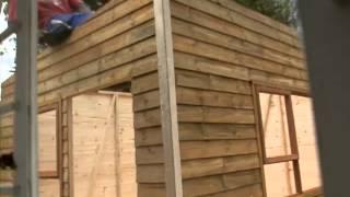 Wendy house building (Time Lapse)