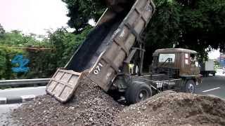 Dump Truck Fuso Unloading sands