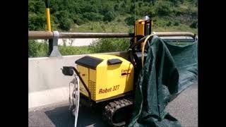 Hidrodemolición de hormigón con maquina de agua de alta presión.