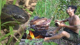 Wilderness Technology 14  | Two aboriginal people catch snakes in the rainforest