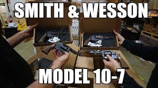 Smith & Wesson Model 10-7 Unboxing