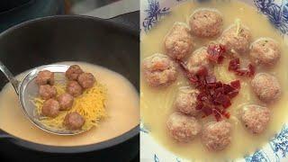 Sopa de fideos con albóndigas