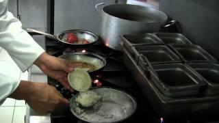 Michael Fernández cooks at La Luna, Costa Rica