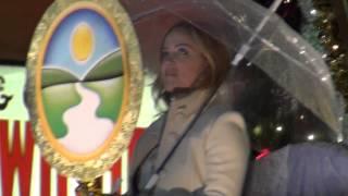 Erika Christensen at the Hollywood Christmas Parade @ERIKAjaneC