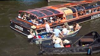 Boating in Amsterdam: gezellige drukte op het kruispunt Prinsengracht - Leidsegracht