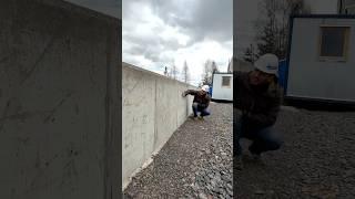 Очень мощный и очень дорогой забор настоящему загородному дому.