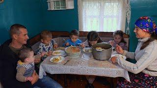 Lejos de la civilización: la vida de una familia que vive en las montañas