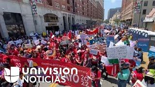 Trabajadores indocumentados marcharon este domingo para exigir que se reconozcan sus derechos