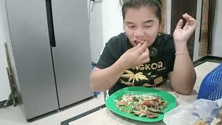 Dari Pagi Malam Ini Baru Makan Lagi...untung suami sudah Belikan Sebungkus untuk saya