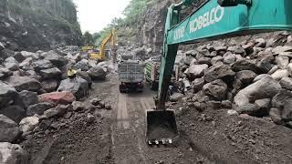 Sand mining||excavator digging sand