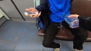 Что думают эксперты и блогеры об акции в метро с обливанием мужчин