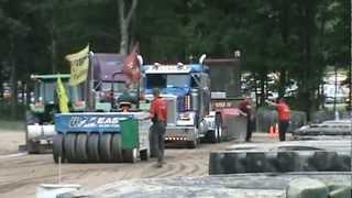 Jim August pulling his Peterbilt at Brookeville 2012