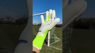 UNBOXING THE ADIDAS PREDATOR ‘CELESTIAL VICTORY’ GLOVES 