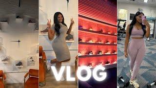 WEEKLY VLOG + CRAZY THINGS ARE HAPPENING! + NEW SNACKS + SNEAKS LOUNGE HOUSTON