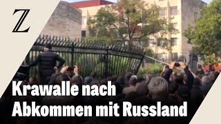 Abchasien: Demonstranten stürmen Parlamentsgebäude in Georgien