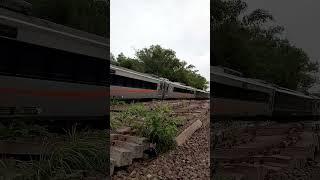 KA 5 ARGO WILIS NGEBUT DI TIKUNGAN STASIUN TARIK