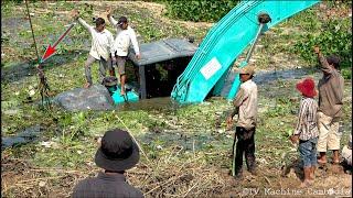 Incredible Skills Pulled Out Of KOBELCO Excavator Failed Sinking In Deep Water By Crane ,2Excavator