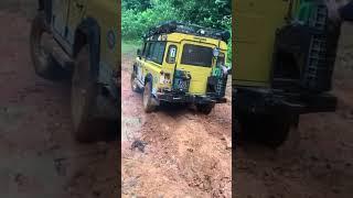  Tackling a log bridge #LREASIA #Defender #malaysiarainforest  #offroad #logbridge